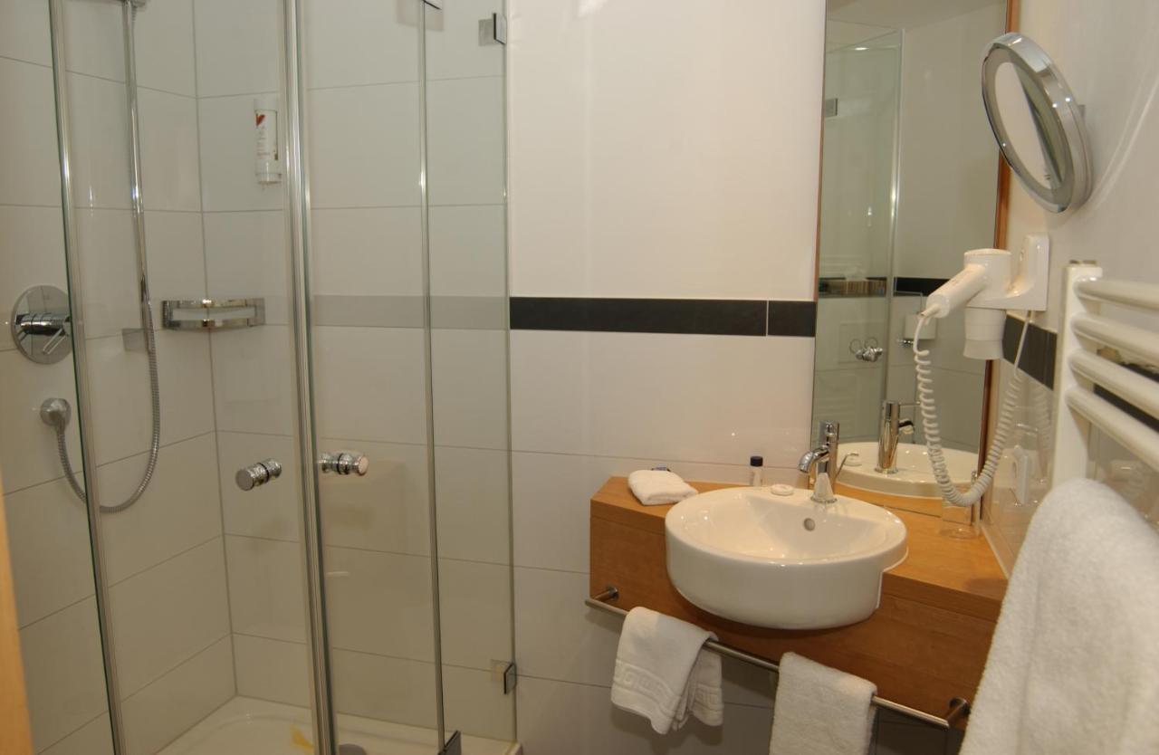 Landgasthof Hotel Lowen Wildberg  Экстерьер фото