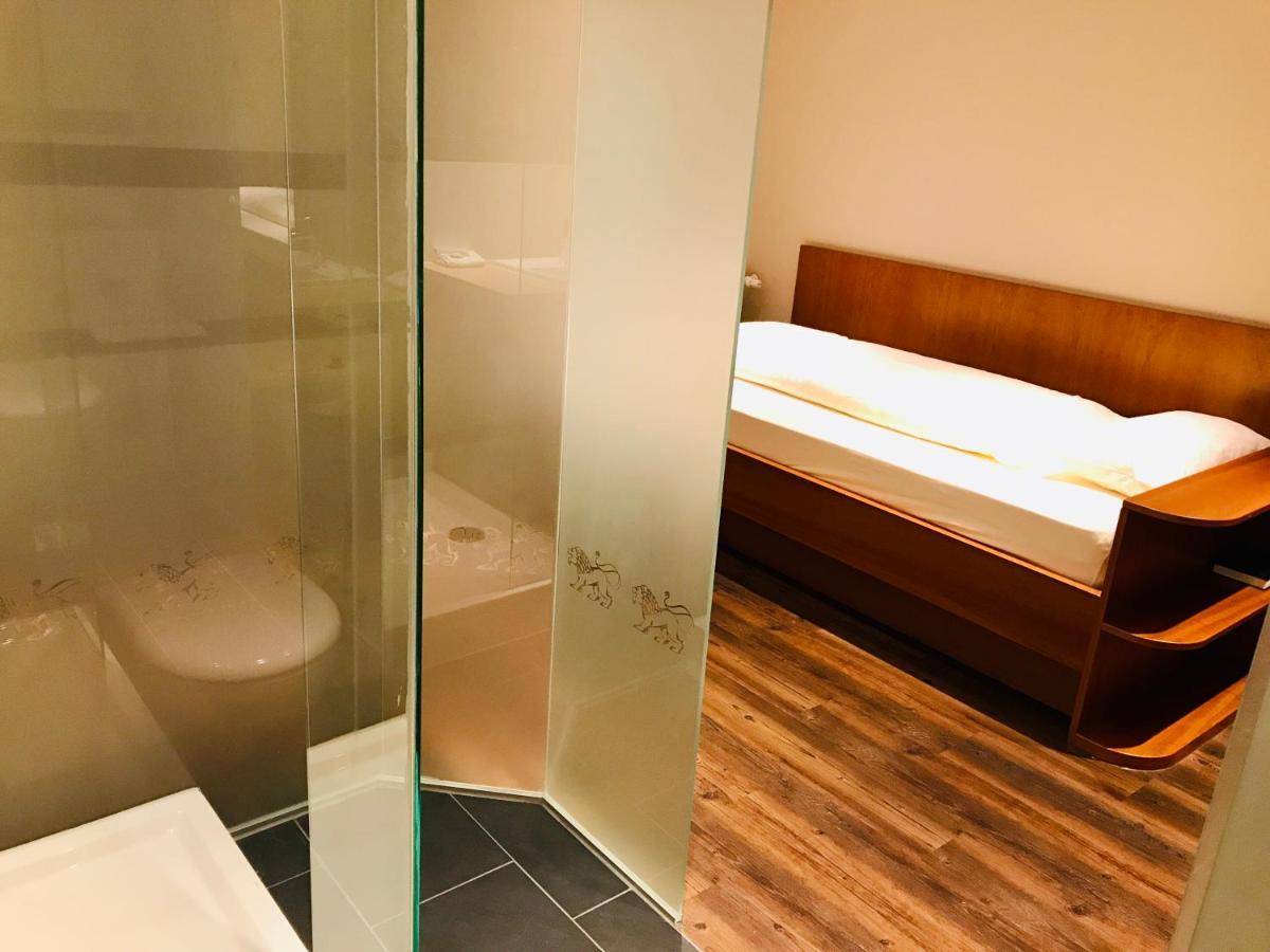 Landgasthof Hotel Lowen Wildberg  Экстерьер фото